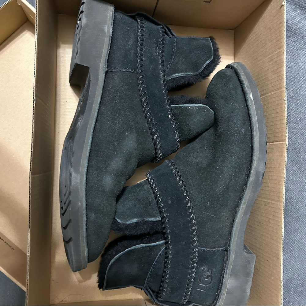 Ugg bootie’s